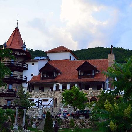Castelul Lupilor Hotel Chimindia Exterior photo