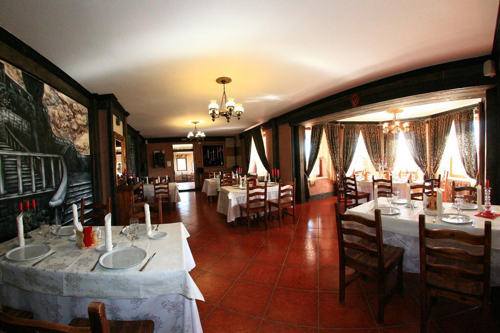 Castelul Lupilor Hotel Chimindia Exterior photo