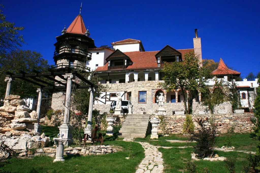 Castelul Lupilor Hotel Chimindia Exterior photo